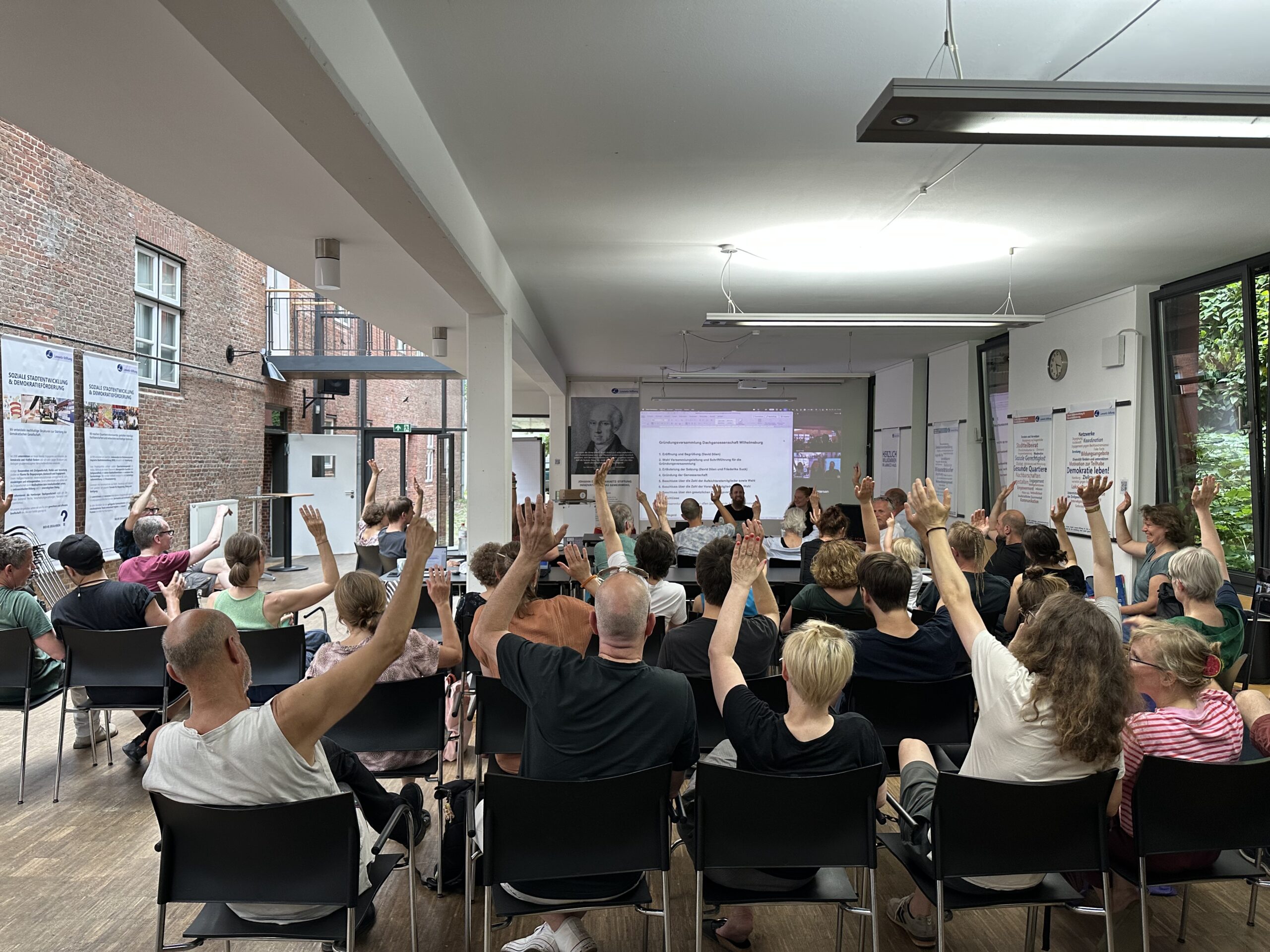 Gemeinsam stärker: Wir gründen unsere Dachgenossenschaft